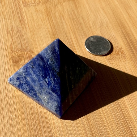 Sodalite Pyramid - Picture 12 of 12